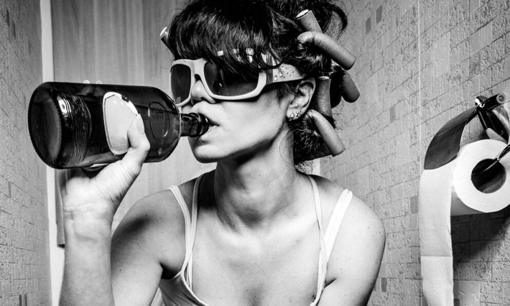Alkohol neska edatea